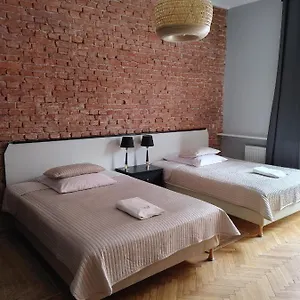 https://finger-guest-rooms.krakowhotelspoland.com